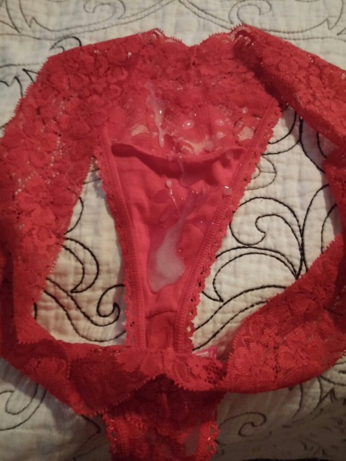 cum-on-panties:  I got a little tip that this husband and wife duo are into having fun. It looks like that tip paid off. And to answer his question, yes. I want to see that ass!!!   gratificationcumseasy:  Let me know if you want to see the sexy ass that