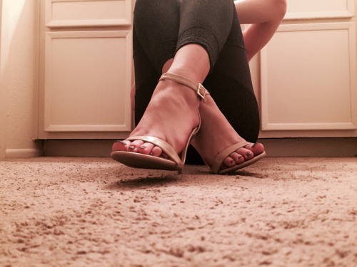 tiny-twinkle-toes:  New heels 👠👠👣