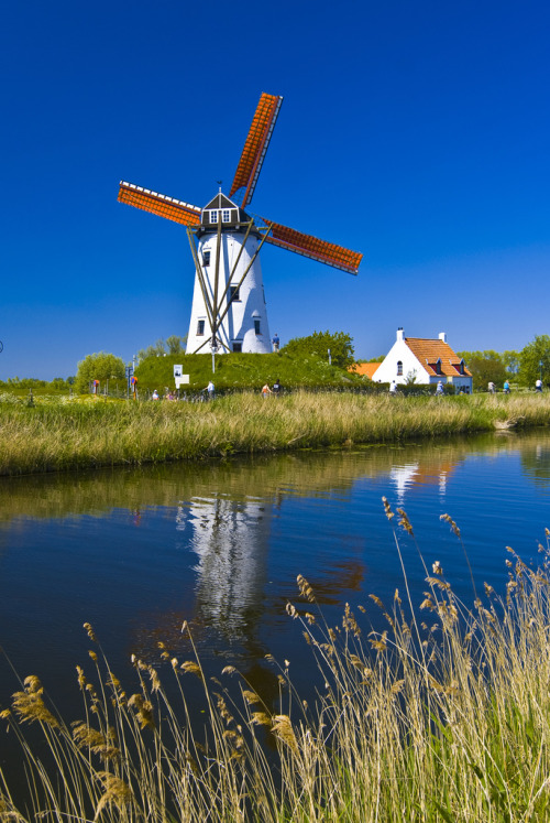 laterooms:The beautiful Hoeke Windmill, near Bruges, Belgium.See hotels nearby, visit out site, here