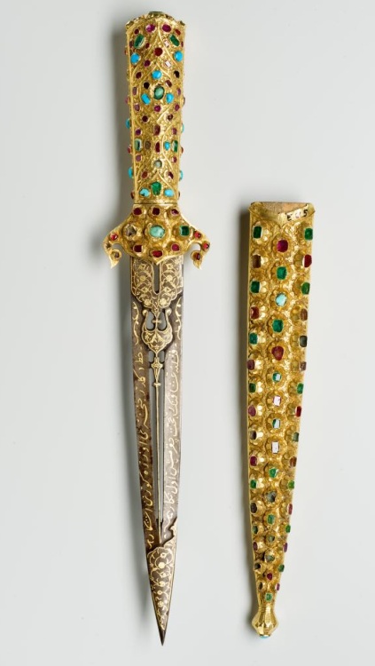 Ceremonail Turkish dagger decorated with gilt silver, emeralds, rubies, and turquoise, early 17th ce