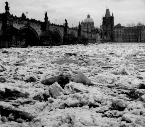 lostandfoundinprague:Prague, 1940, flood