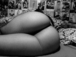 missrubythroat:  I love wearing fishnets…