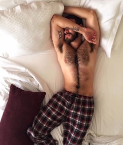 111rich:  sbmorse: Plaid. Follow Scott’s Guys for more beards, six-packs, tattoos and muscle.  ..