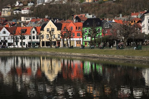 Kaigaten by dese Lille Lungegårdsvannet. Bergen. https://flic.kr/p/2na15iw