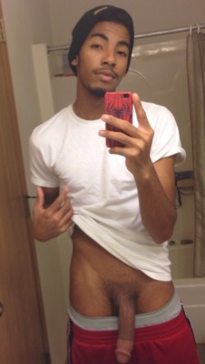 nudeblackmenxxx:  seXXXy #selfies #TeamBody