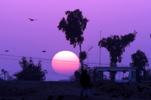untrustyou:The sun sat for the last time in 2013 in Karachi, Pakistan, Tuesday Dec 31, 2013. (Rehan 