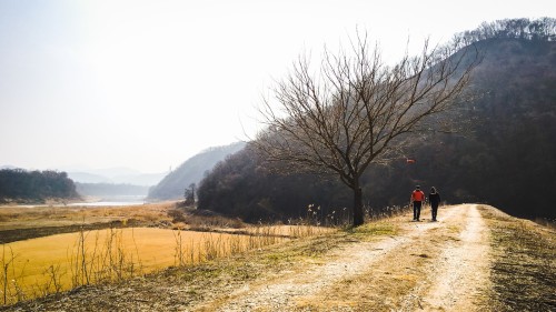 Walking along Yeoncheon’s scenic Imjingang River valley, part of the Pyeonghwa Nuri Trail.Lear
