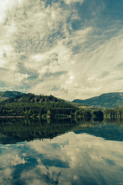 plasmatics:  Lake Breathes The Sky | By John Westrock [via/more] 