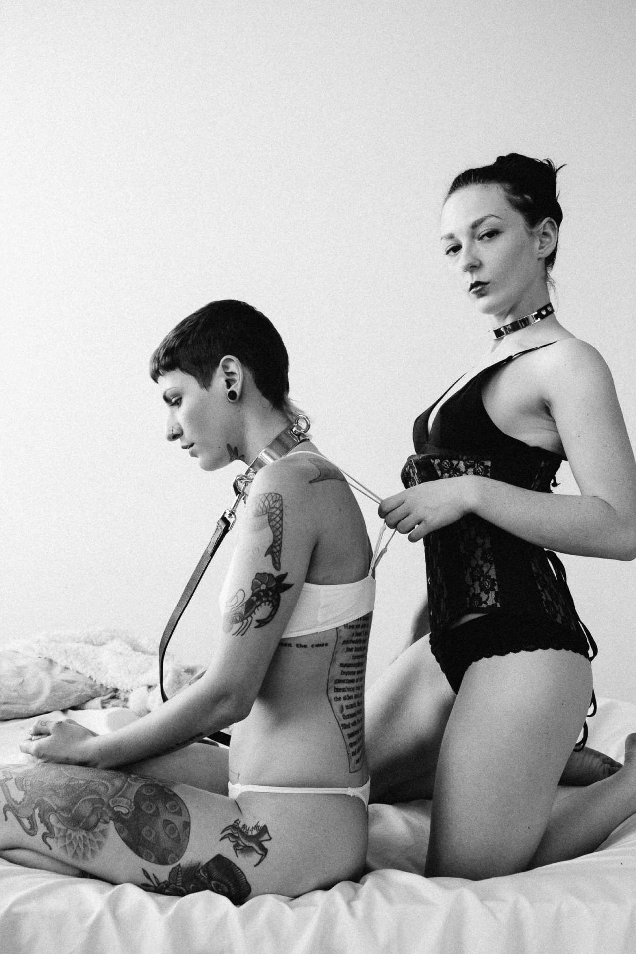 the-spidermonkey:  Submit //  Models: @the-spidermonkey and @tinyvoss Photographer:
