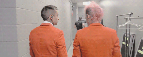 twentnyonepilots:the walk to stage
