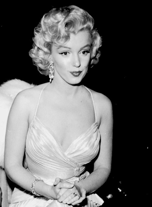 alwaysmarilynmonroe:  Marilyn by Phil Stern in December 1953.