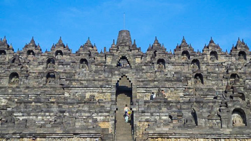 southeastasianists: Yogyakarta, Indonesia Borobudur is a 9th century Mahayana Buddhist temple that h
