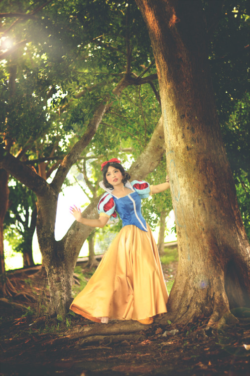 oruntia: Snow White Cosplay  costume, props, makeup by me photo by epi corner animal stock by w