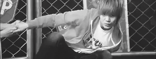 oh-mblaq-blog:    Seungho getting hit by the skateboard… because of Mir   