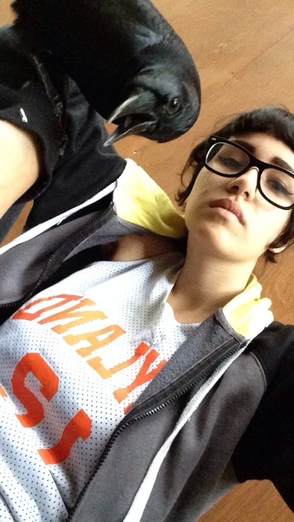 dangerscissor:  divineorb:  I only like girls who look like they can summon crows