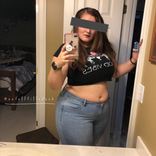 unfullfilledsub:  Not to sound like I’m bragging but DAMN look at my curves!!