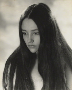 lapitiedangereuse:  Olivia Hussey by Madame