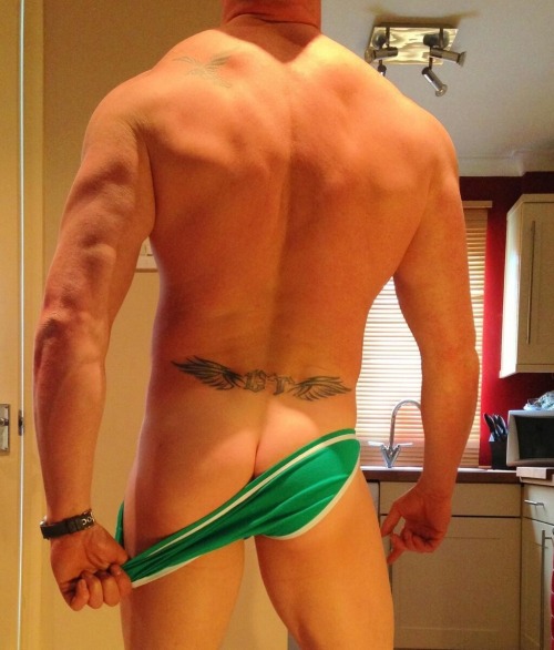 hard4dilfs:  Fuck this man is hot. Great underwear! 
