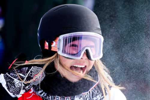 fckedupkids:Chloe Kim wins gold in women’s snowboard halfpipe at the Beijing 2022 Winter Olympic Gam