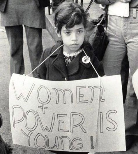 a young protestor in new york city photographed by bettye lane, october 1971