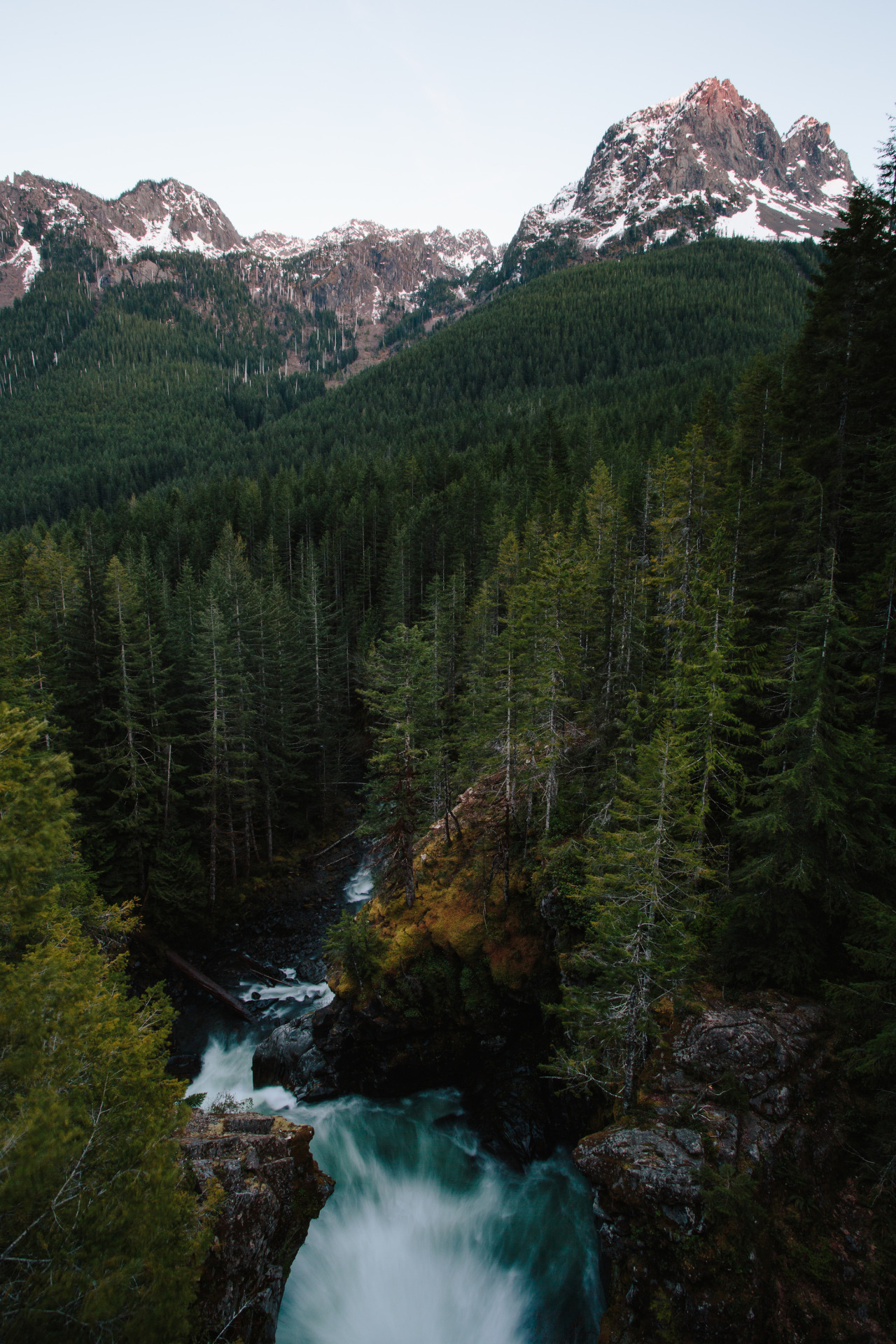 kasieisdell:  Gateway to the mountains.