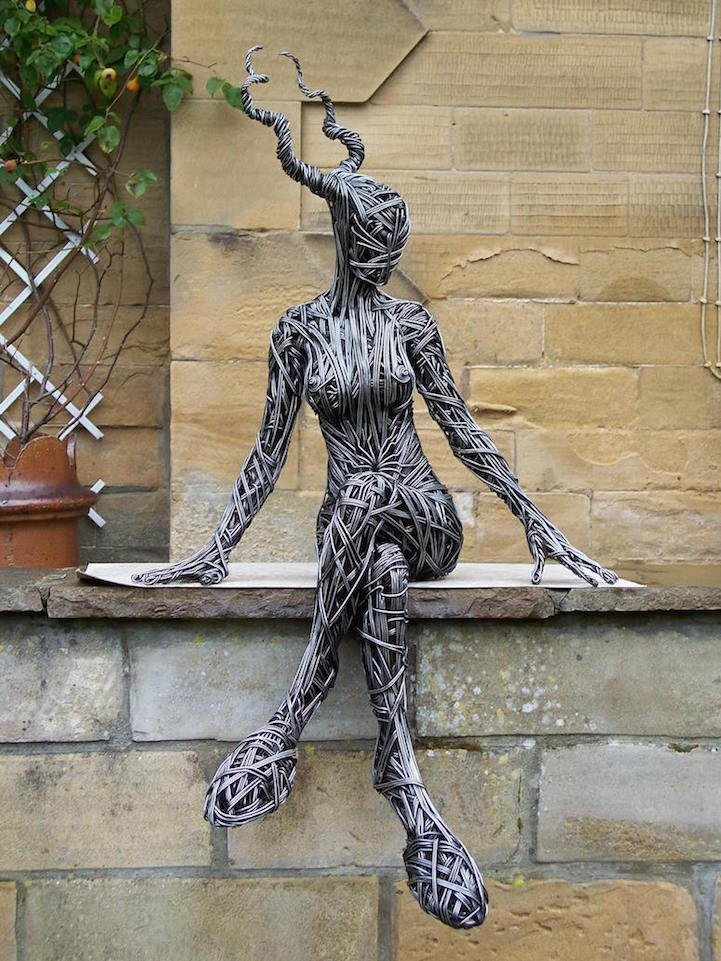 jedavu:Breathtaking Wire Sculptures Capture the Fluidity of the Human BodyEnglish