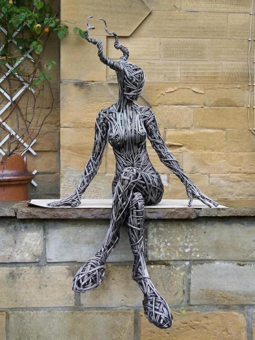sixpenceee:  Richard Stainthorp  captures the human form in his outstanding wire sculptures. Some of his  figures are depicted in static poses while others adopt more figurative  poses–soaring through the air, sprouting wings, and so on. His works are