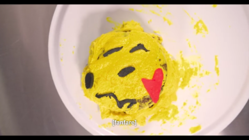 femininenachos:rainboflg:rustypipes-and-tigerstripes:I’ve discovered ‘Nailed It’, a new Netflix baki