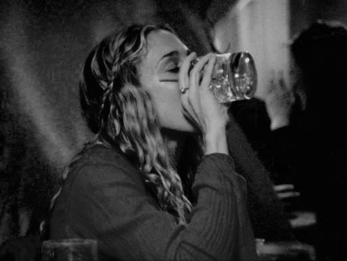 octobersverycold:  carrie bradshaw; aka my idol 