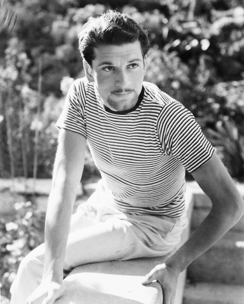 Laurence Olivier photographed by Robert Coburn (1932)