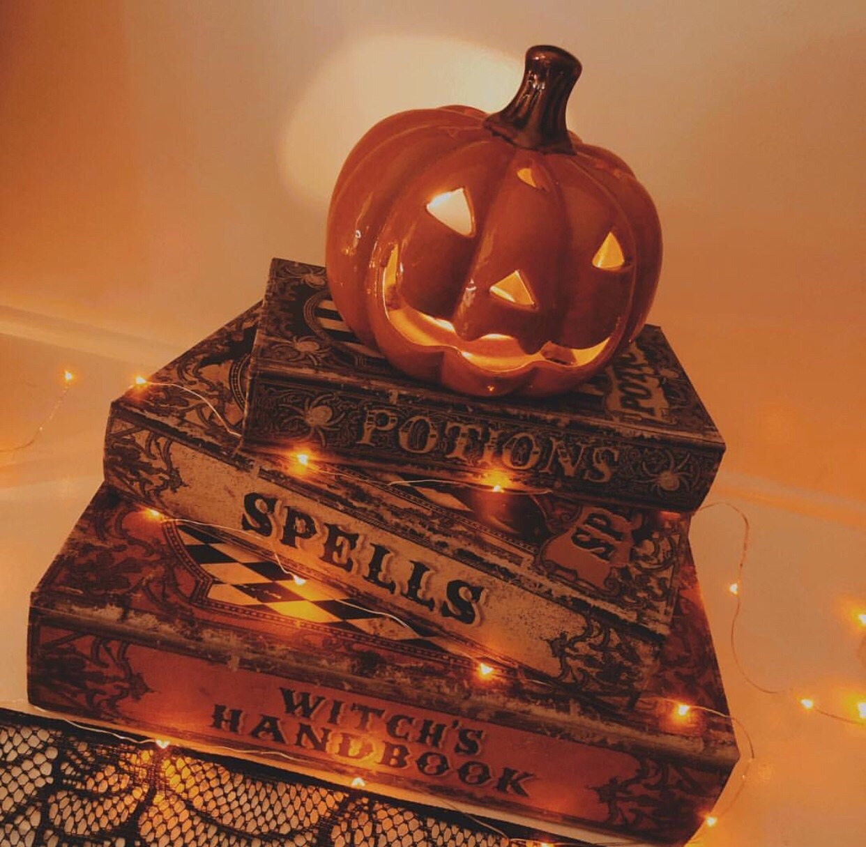 hall–o–ween:  