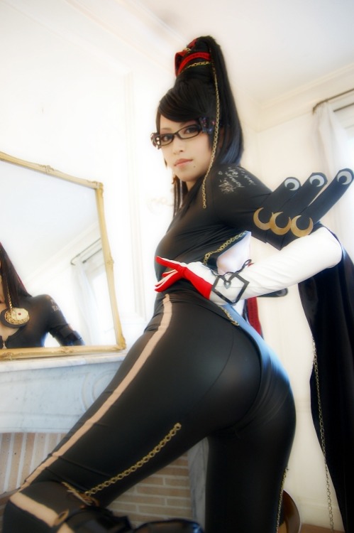 cosplayhotties:  fanservice shoot :) BAYONETTA cosplay by ~Daran-h 