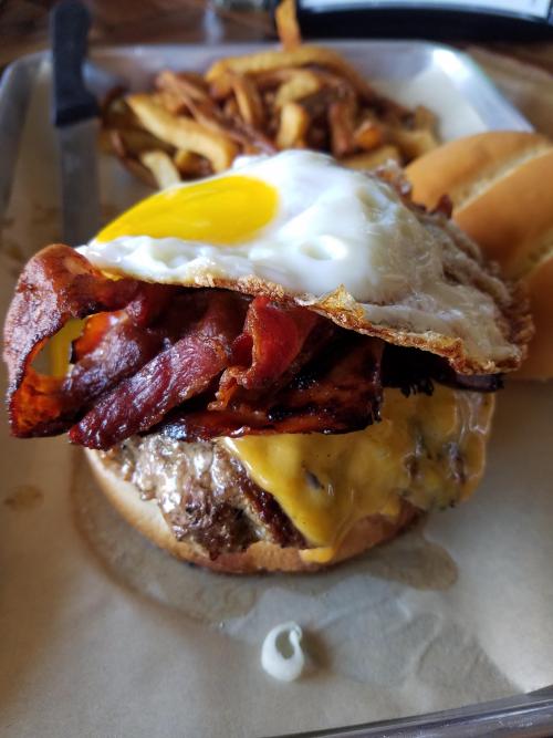 foodpornit:Gallon House burger in Silverton, OR #FoodPorn 🍔🍟. via Vehshya