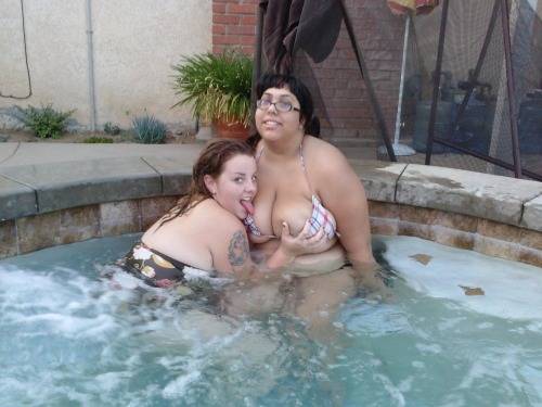ohgoddammitrachelle: Hot tubbin’