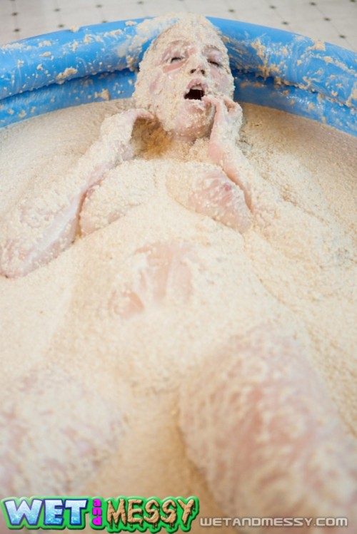 XXX wampicsandgifs:  Sara Liz - Nude in Oatmeal photo