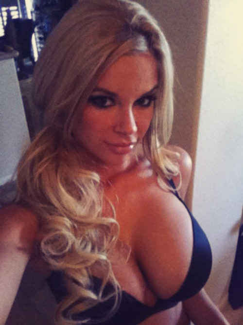 girlfriend-selfies:  See even more free naked selfies at NUDE GIRLFRIEND SELFIES!
