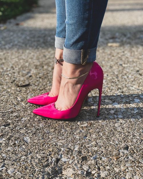 Pink AF#brianatwood #thesexisintheheel #fmpumps #heels #130mm #highheels #anklets #toecleavagehttps: