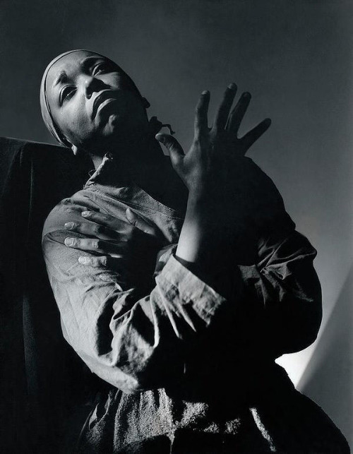 milkandheavysugar:“Ethel Waters (1896-1977), as Hagar in Dorothy Heyward’s Mamba’s Daughters, became