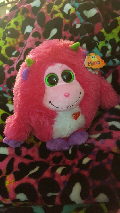 jazzyfae04:New stuffie my son got me for christmas :3 Her name is trixie.