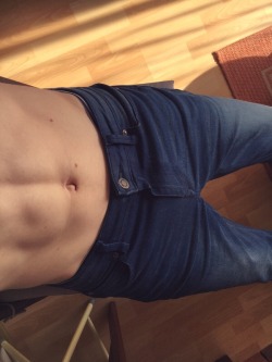 1mew2:My stomach and my jeans