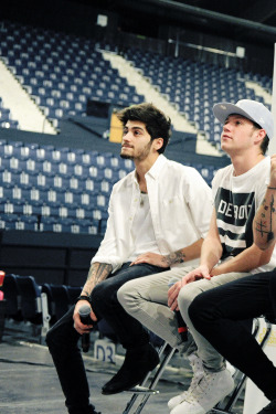 keepingupwithzayn:  One Direction brings Sunshine to Wembley, 07/06. 