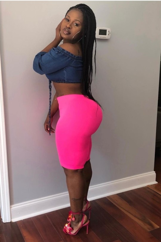 kingjazziedad:  BootiDelicious. DeliciouslySexy. CurvyLicious Mami….Sexy Ms dB_Curves ❤️ 💜 💙 