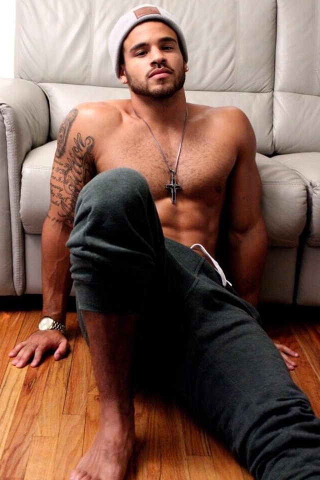 aworldofmenz:  carmenvita:  exposethajocks:  rhiordan:  Cory Wharton  Corey is so