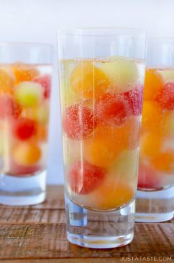 foodffs:  Melon Ball CocktailFollow for recipesIs this how you roll?