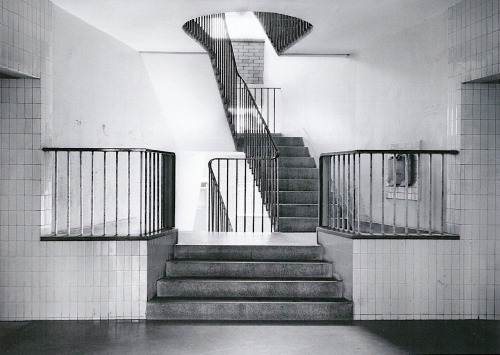 bluecote:Axel Hütte offenbach house, cranbrook estate, london. 1982-1984