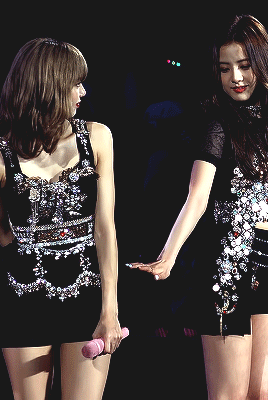 jisooq:such weirdo.