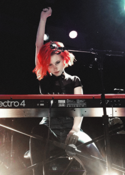 escaperooute:Hayley at Hilton Play Concert [23.02.15
