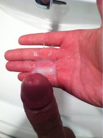 brobuddies69:  no-pants-on:  Scott Evans’ naked selfies  I bet it rums in the family!