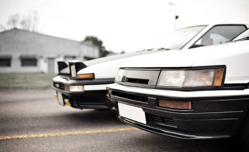 Lighting and Thunder. Featuring: Toyota Sprinter Trueno AE86 &Corolla Levin AE85 