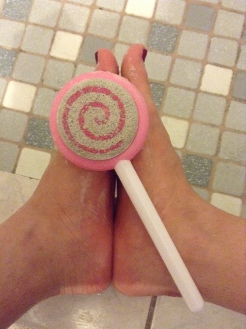 to-the-valley-of-dreams: Got a lollipop foot scrubber! I used it with one of my minty soaps to make 